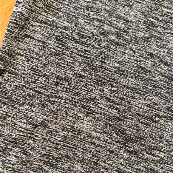 Under Armour Heathered Black Short Sleeve Loose Fit Tee Small - Picture 5 of 12